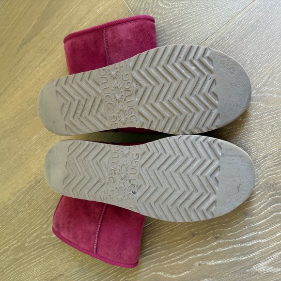 UGG Red Mid Boot - Picture 6 of 7